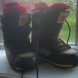 DC Snowboarding Boots